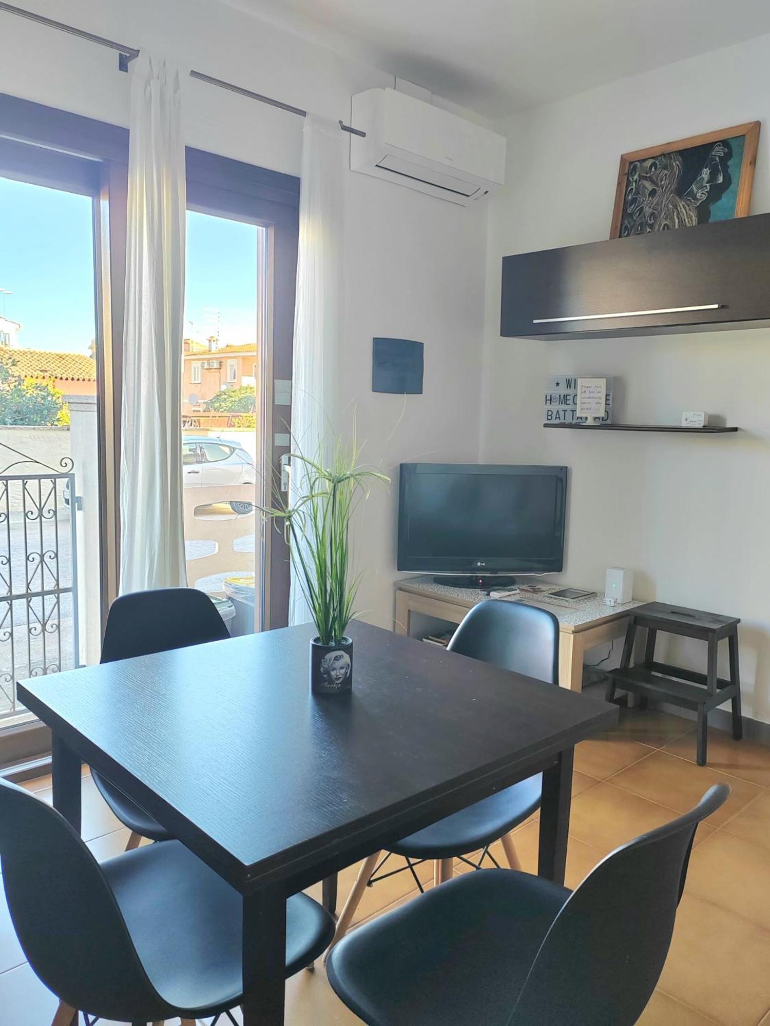 Home Of Fame - Home Gallery With Fully Equipped Kitchen, Separate Entrance, Free Parking Olbia Eksteriør billede
